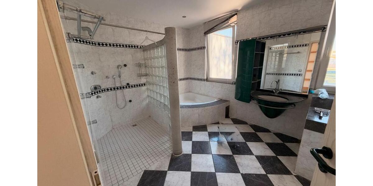 Etagenwohnung Mühlacker - 5 Zimmer, 140 m&sup2;, 1.500&euro; | Angebot:27568125