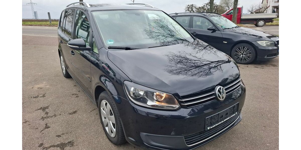 VW Touran 208.000 km 5.200 &euro; Kernen i. r 71394