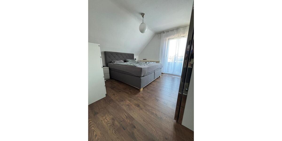 Dachgeschoßwohnung Stuttgart Bad Cannstatt - 3 Zimmer, 67 m&sup2;, 1.280&euro; | Angebot:27571724