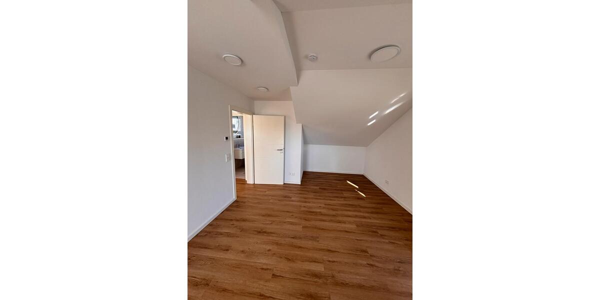 Dachgeschoßwohnung Sindelfingen Darmsheim - 2.5 Zimmer, 73 m&sup2;, 1.200&euro; | Angebot:25292934