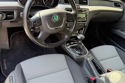 Skoda Superb 81.500 km 9.000 &euro; Heilbronn 74078