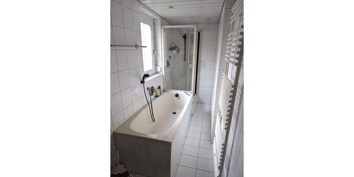 Einfamilienhaus Esslingen am Neckar (Oberesslingen) Oberesslingen - 8 Zimmer, 183 m&sup2;, 599.000&euro; | Angebot:25760346