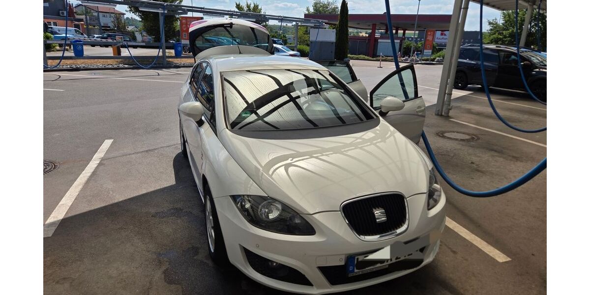 Seat Leon 177.600 km 2.699 &euro; Ludwigsburg 71642