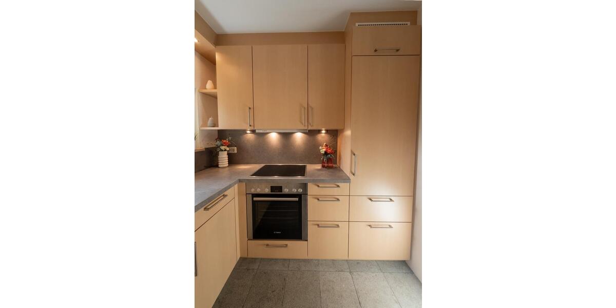 Hochparterre Stuttgart Degerloch - 1.5 Zimmer, 28 m&sup2;, 785&euro; | Angebot:25840408