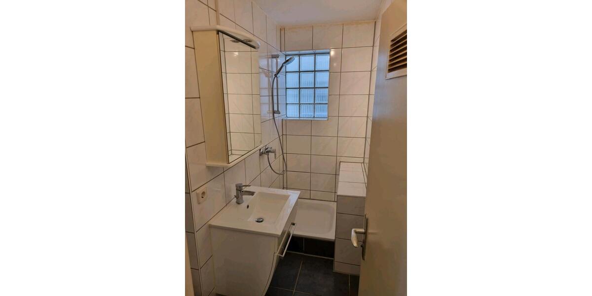 Hochparterre Stuttgart Luginsland - 1 Zimmer, 27 m&sup2;, 165.000&euro; | Angebot:25417917