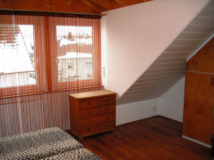 Aussicht, Sonne & Komfort: 2½‑Zi. DG‑Wohnung in gehobener Ausstattung - Wallbox‑Vorbereitung - Dachgeschoßwohnung Schönaich | Angebot:26945980