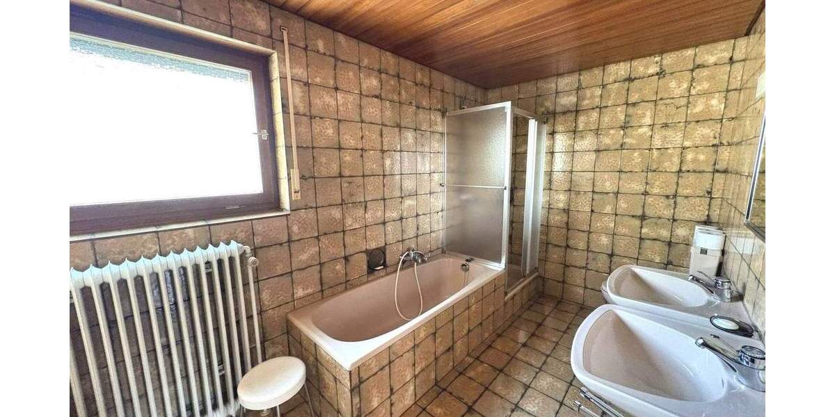 Doppelhaushälfte Leonberg Gebersheim - 8 Zimmer, 171 m&sup2;, 445.000&euro; | Angebot:25865932