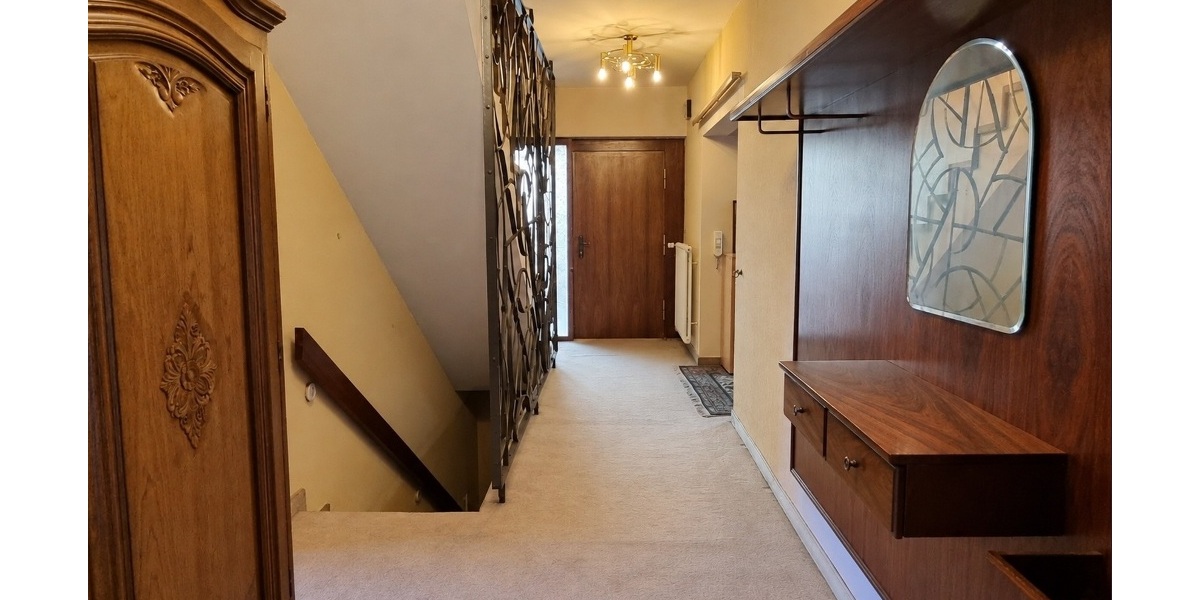 Familienfreundliches Einfamilienhaus mit Einliegerwohnung in attraktiver Aussichtslage von Leonberg - Einliegerwohnung Leonberg Leonberg | Angebot:27550187