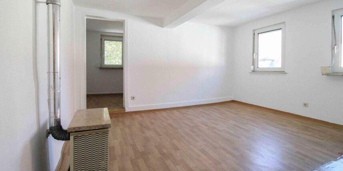 Mehrfamilienhaus, Wohnhaus Stuttgart Heumaden - 9 Zimmer, 154 m&sup2;, 398.000&euro; | Angebot:25718008