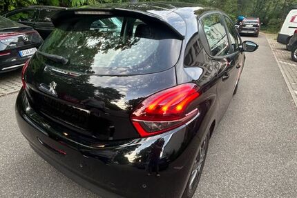 Peugeot 208 117.000 km 6.690 &euro; Stuttgart 70378