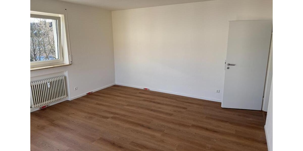Etagenwohnung Stuttgart Luginsland - 3 Zimmer, 76 m&sup2;, 1.300&euro; | Angebot:25452050