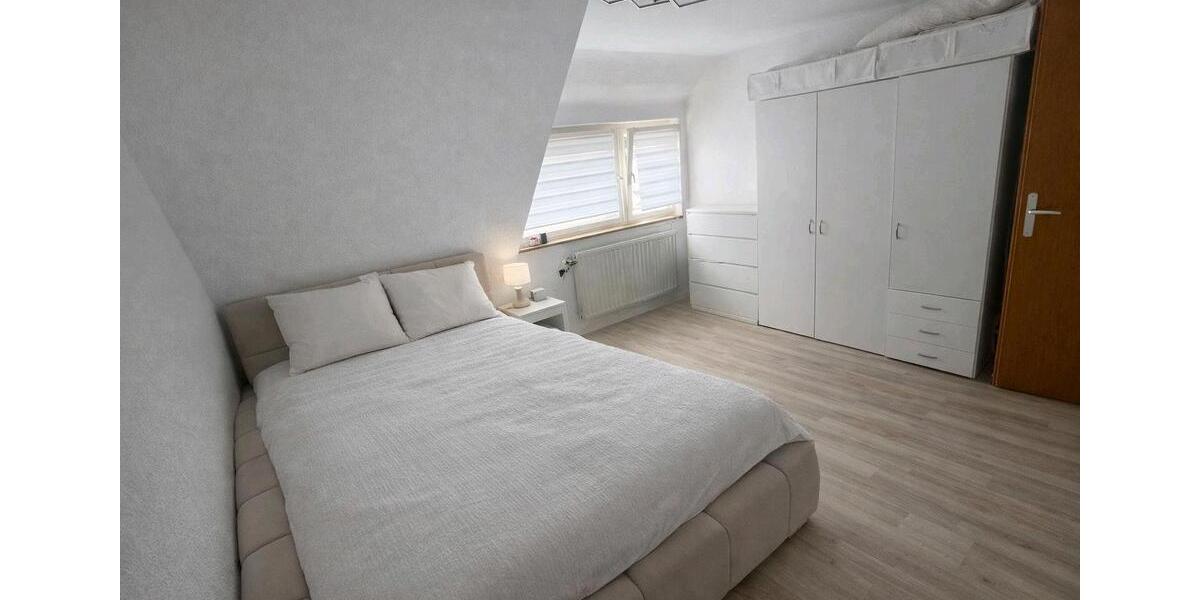 Dachgeschoßwohnung Oberstenfeld - 3 Zimmer, 72 m&sup2;, 1.000&euro; | Angebot:25781832