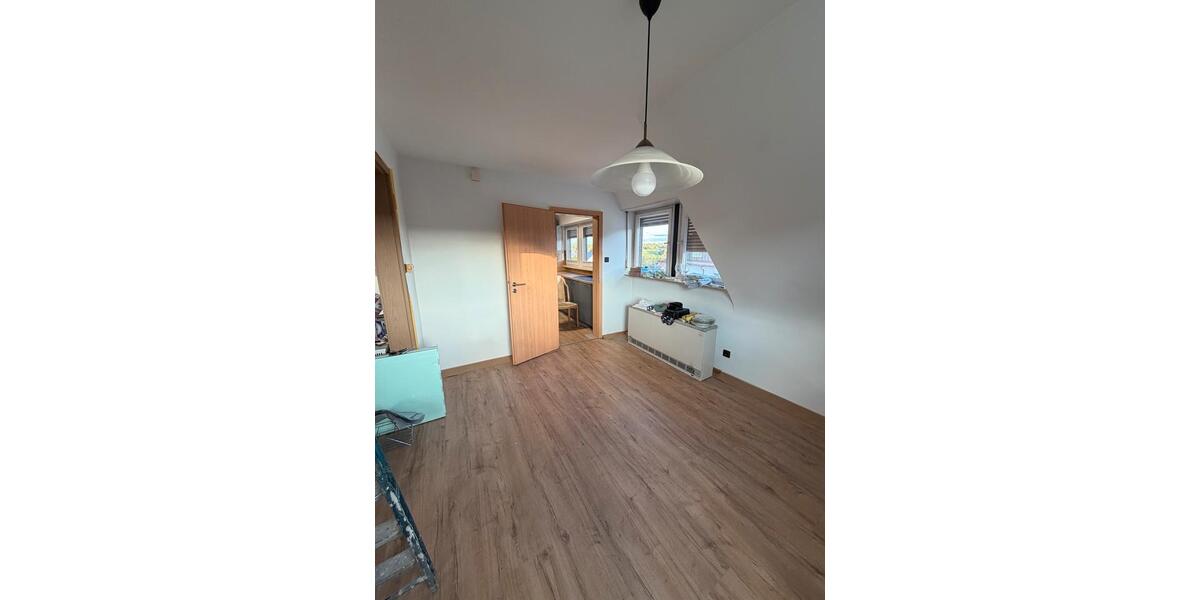 Etagenwohnung Denkendorf - 5 Zimmer, 120 m&sup2;, 1.500&euro; | Angebot:27553329