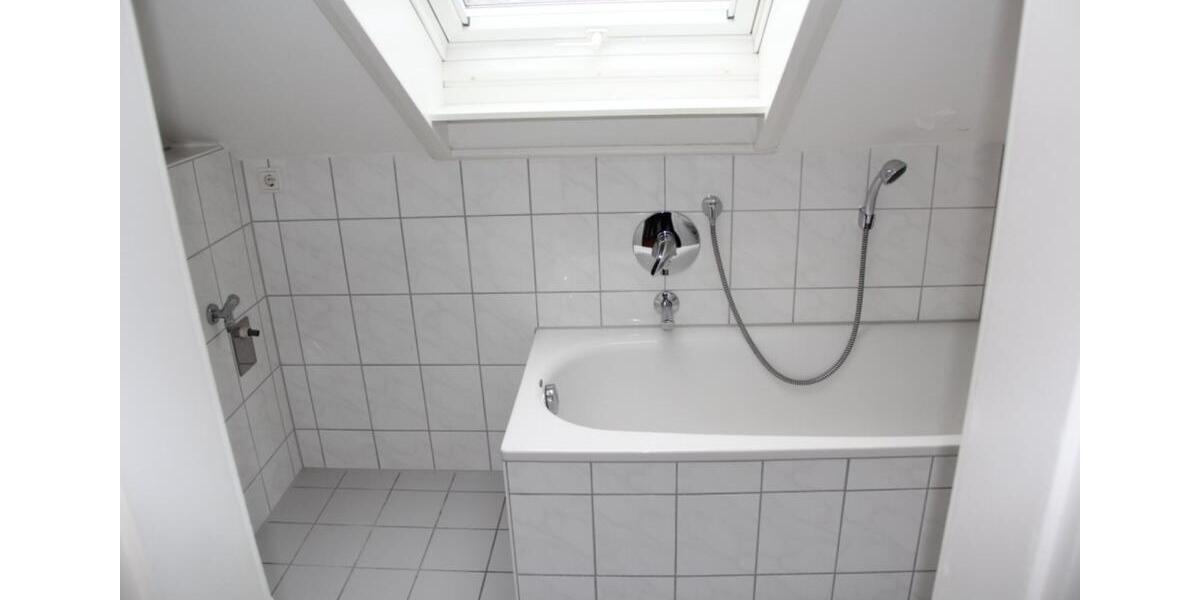 Dachgeschoßwohnung Esslingen am Neckar Hegensberg - 2 Zimmer, 50 m&sup2;, 700&euro; | Angebot:25392231