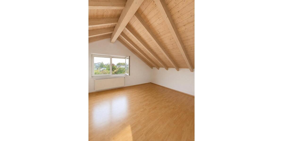 Dachgeschoßwohnung Vaihingen an der Enz - 3 Zimmer, 90 m&sup2;, 1.350&euro; | Angebot:27554043
