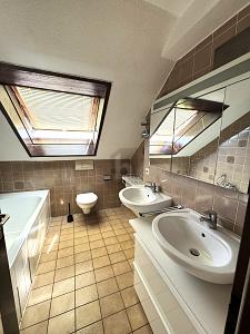 LICHTDURCHFLUTETES WOHNEN MIT KAMIN - Dachgeschoßwohnung Böblingen Dagersheim | Angebot:27159717