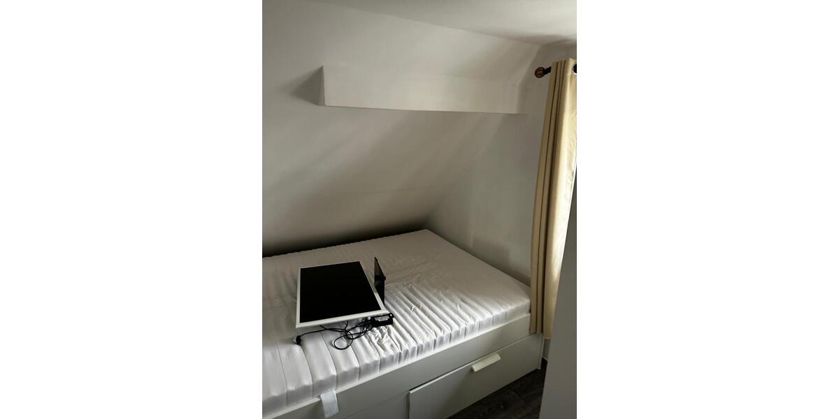 Dachgeschoßwohnung Stuttgart Degerloch - 2 Zimmer, 35 m&sup2;, 650&euro; | Angebot:26227342