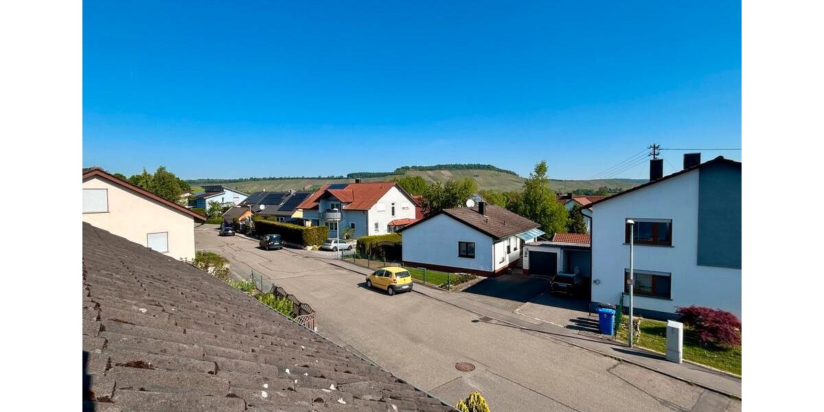 Dachgeschoßwohnung Brackenheim - 3.5 Zimmer, 92 m&sup2;, 950&euro; | Angebot:26440322