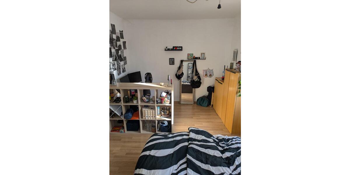 Etagenwohnung Stuttgart Luginsland - 1.5 Zimmer, 23 m&sup2;, 350&euro; | Angebot:25255252