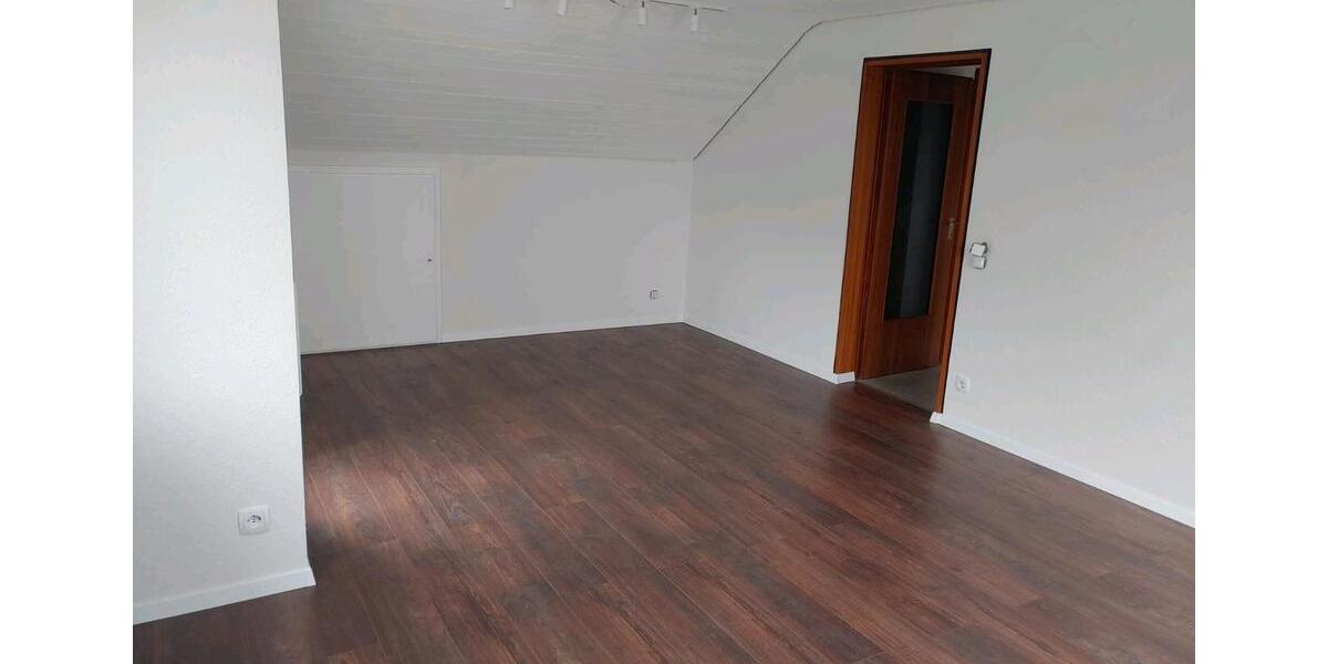 Dachgeschoßwohnung Esslingen am Neckar Pliensauvorstadt - 2 Zimmer, 56 m&sup2;, 750&euro; | Angebot:25982362