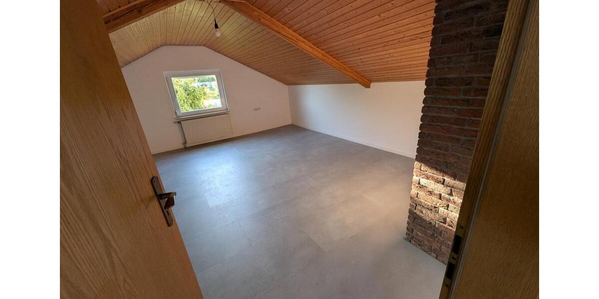 Dachgeschoßwohnung Weissach im Tal - 2.5 Zimmer, 69 m&sup2;, 870&euro; | Angebot:27557897