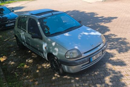 Renault Clio 146.900 km 1.000 &euro; Stuttgart 70376
