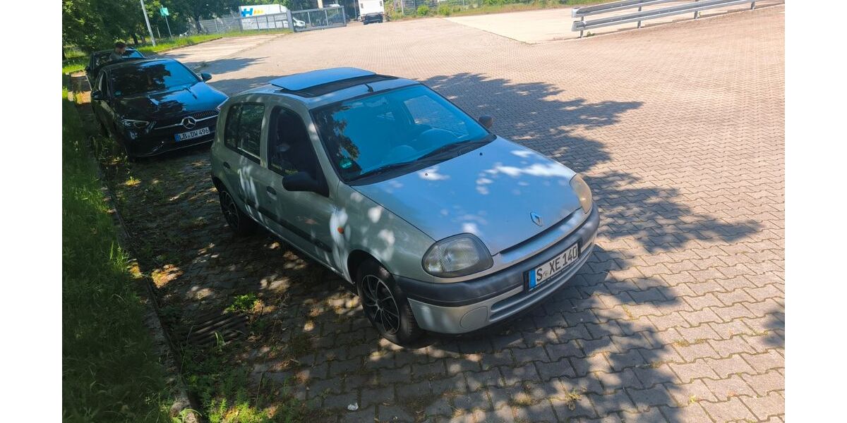 Renault Clio 146.900 km 1.000 &euro; Stuttgart 70376