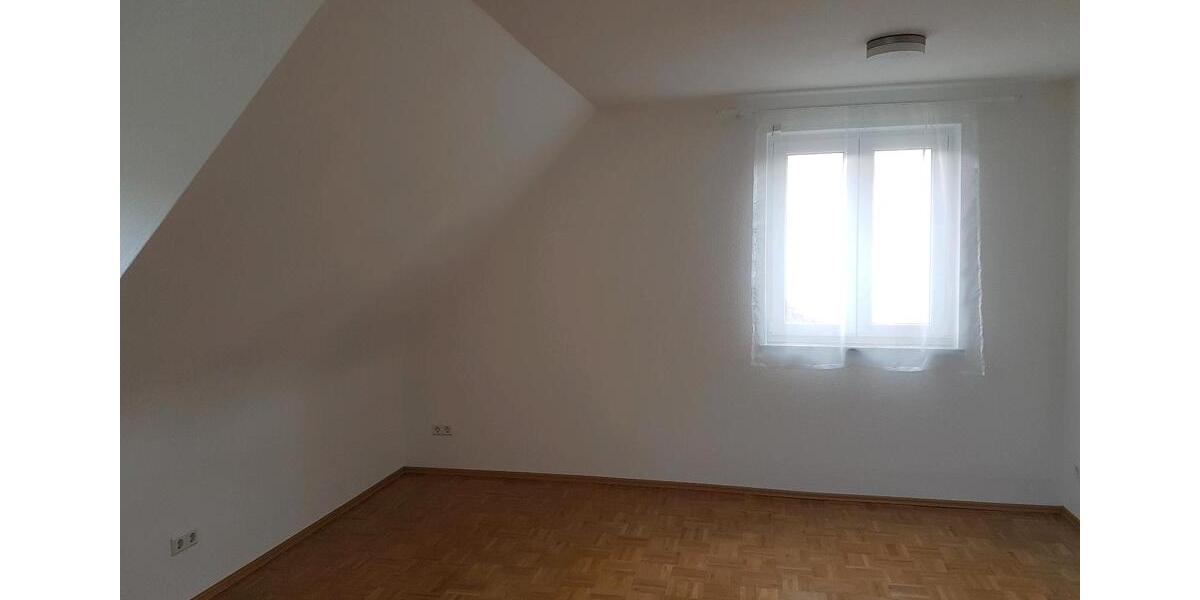 Dachgeschoßwohnung Stuttgart Vaihingen - 3 Zimmer, 64 m&sup2;, 1.100&euro; | Angebot:27570032