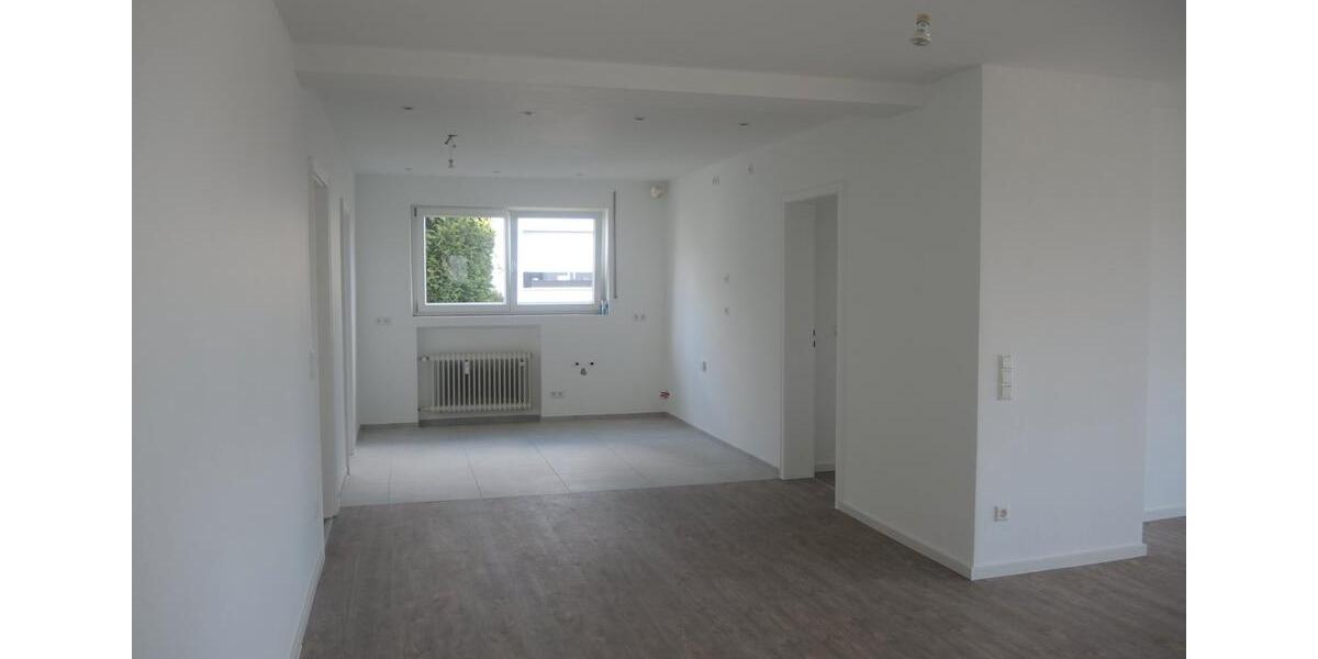 Erdgeschoßwohnung Esslingen am Neckar Brühl - 3.5 Zimmer, 124 m&sup2;, 1.700&euro; | Angebot:27547278