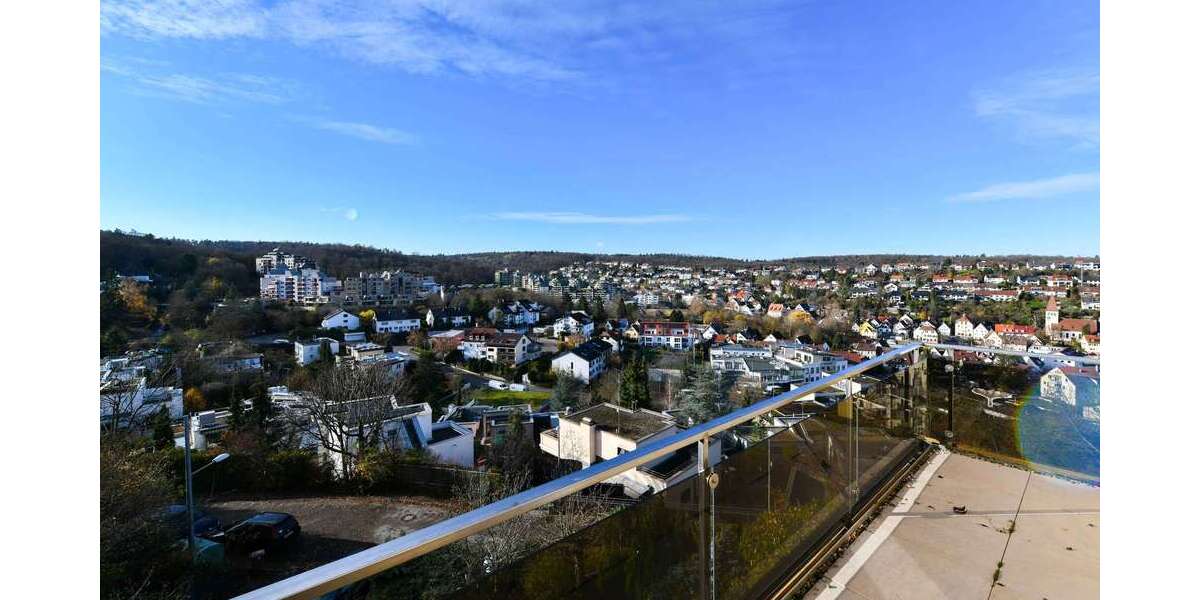 ImmoBillia:„Mehrfamilienhaus mit Perspektive - Seltene Lage. Solide Substanz. Weitblick inklusive!