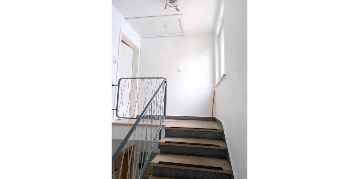 Dachgeschoßwohnung Sachsenheim - 3 Zimmer, 68 m&sup2;, 680&euro; | Angebot:26216342