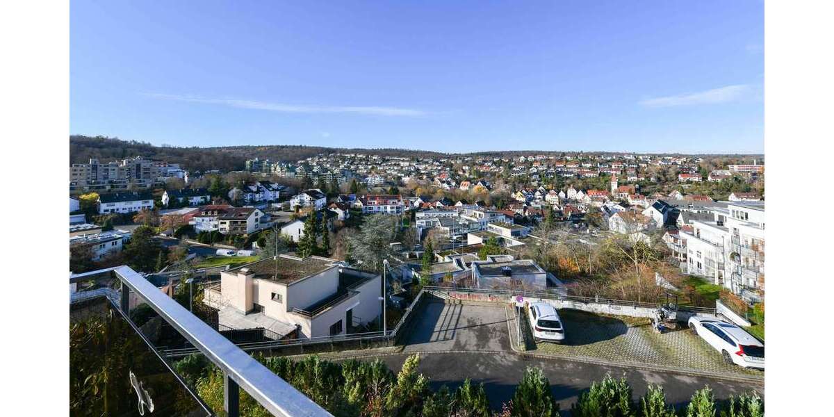 ImmoBillia:„Mehrfamilienhaus mit Perspektive - Seltene Lage. Solide Substanz. Weitblick inklusive!