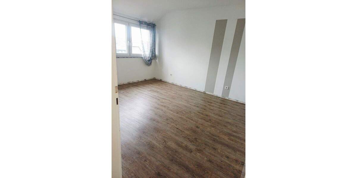 Doppelhaushälfte Stuttgart Weilimdorf - 8 Zimmer, 177 m&sup2;, 598.000&euro; | Angebot:25724263