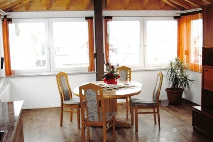Aussicht, Sonne & Komfort: 2½‑Zi. DG‑Wohnung in gehobener Ausstattung - Wallbox‑Vorbereitung - Wohnung Schönaich | Angebot:26945980