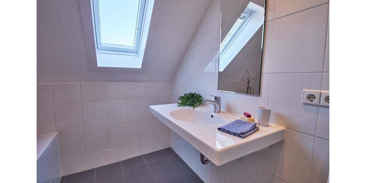 Dachgeschoßwohnung Esslingen am Neckar Brühl - 4.5 Zimmer, 105 m&sup2;, 359.000&euro; | Angebot:25905751