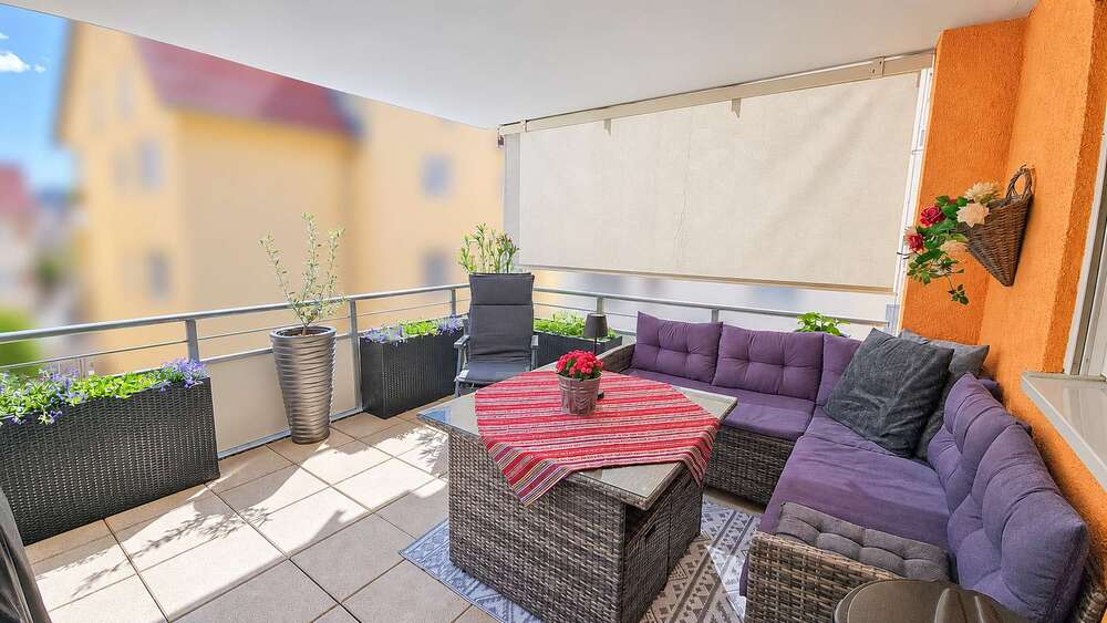Großzügige 4,5 Zimmer-Wohnung mit großer überdachter Loggia, Aufzug und Tiefgarage in Plochingen - Etagenwohnung Plochingen | Angebot:27532372