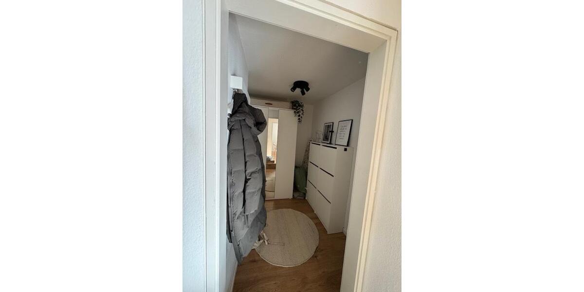 Dachgeschoßwohnung Stuttgart Luginsland - 2.5 Zimmer, 60 m&sup2;, 780&euro; | Angebot:25985354
