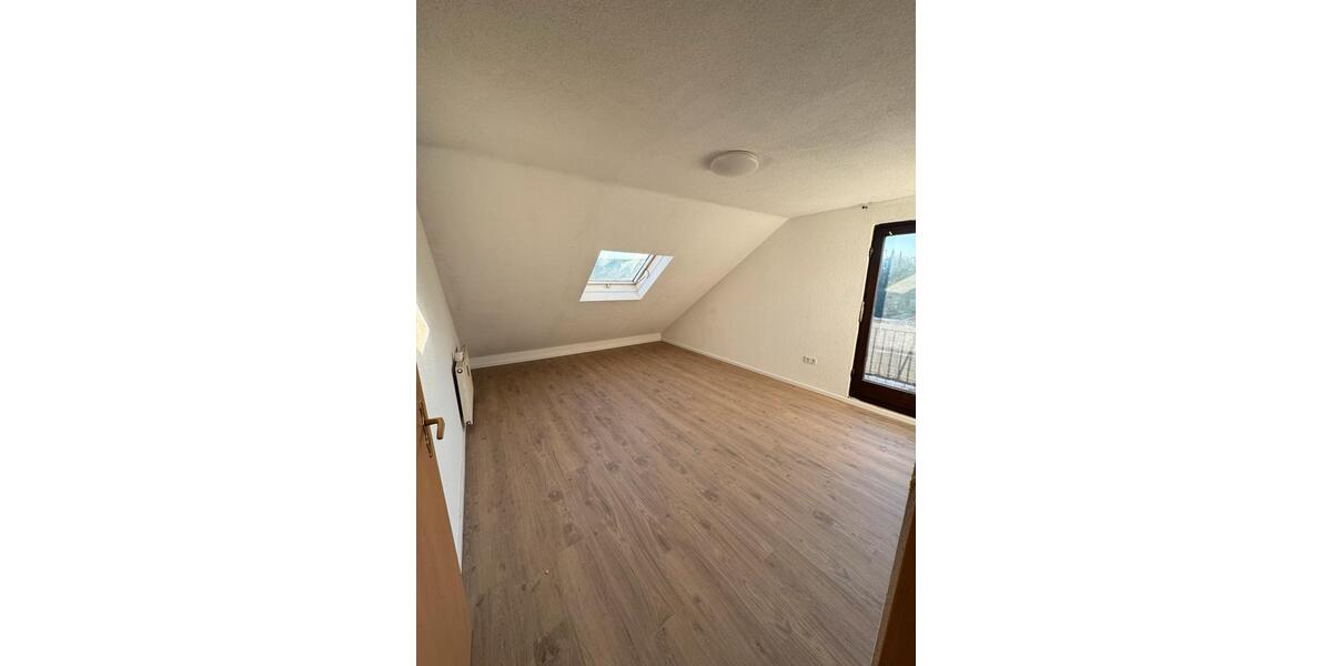 Dachgeschoßwohnung Ostfildern - 3 Zimmer, 75 m&sup2;, 1.300&euro; | Angebot:27564808