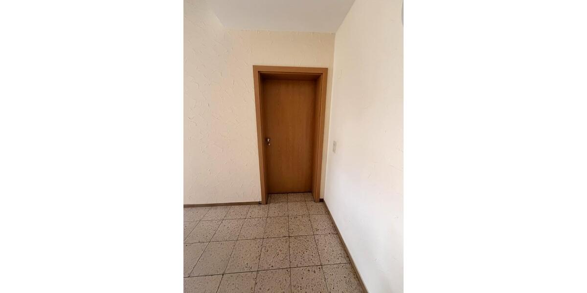 Etagenwohnung Schorndorf - 3 Zimmer, 100 m&sup2;, 550&euro; | Angebot:27554105