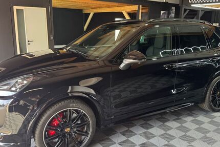 Porsche Cayenne 6.677 km 67.500 &euro; Korb 71404