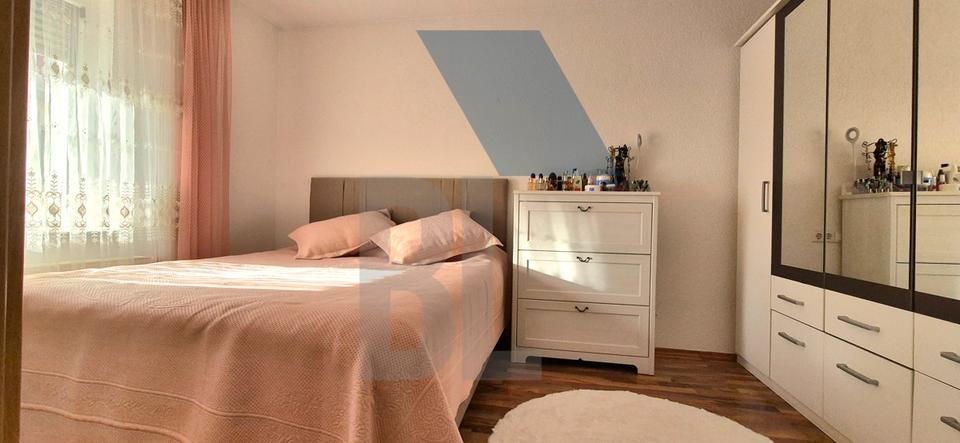 Mehrfamilienhaus, Wohnhaus Stuttgart Zuffenhausen - 8 Zimmer, 185 m&sup2;, 3.399&euro; | Angebot:23740226