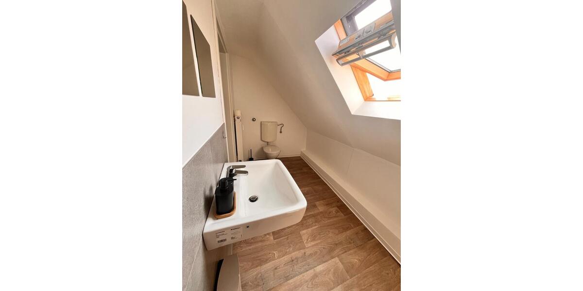 Dachgeschoßwohnung Sachsenheim - 1 Zimmer, 39 m&sup2;, 740&euro; | Angebot:27587418