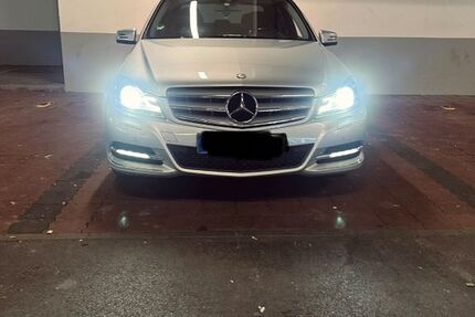 Mercedes-Benz C 250 211.000 km 7.100 &euro; Stuttgart 70174