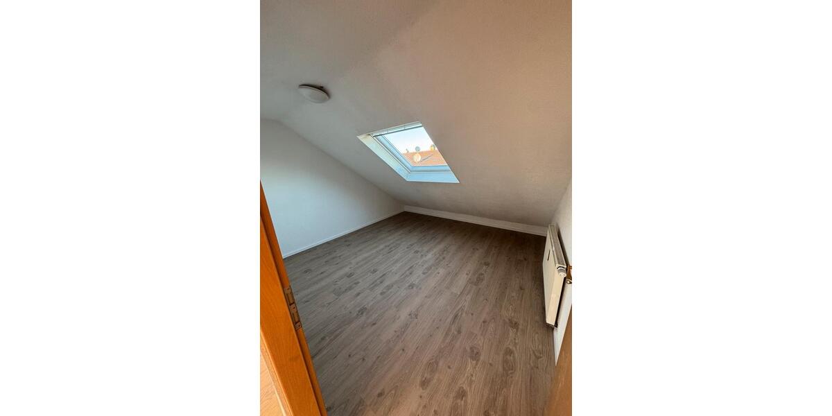 Dachgeschoßwohnung Ostfildern - 3 Zimmer, 75 m&sup2;, 1.300&euro; | Angebot:27564808