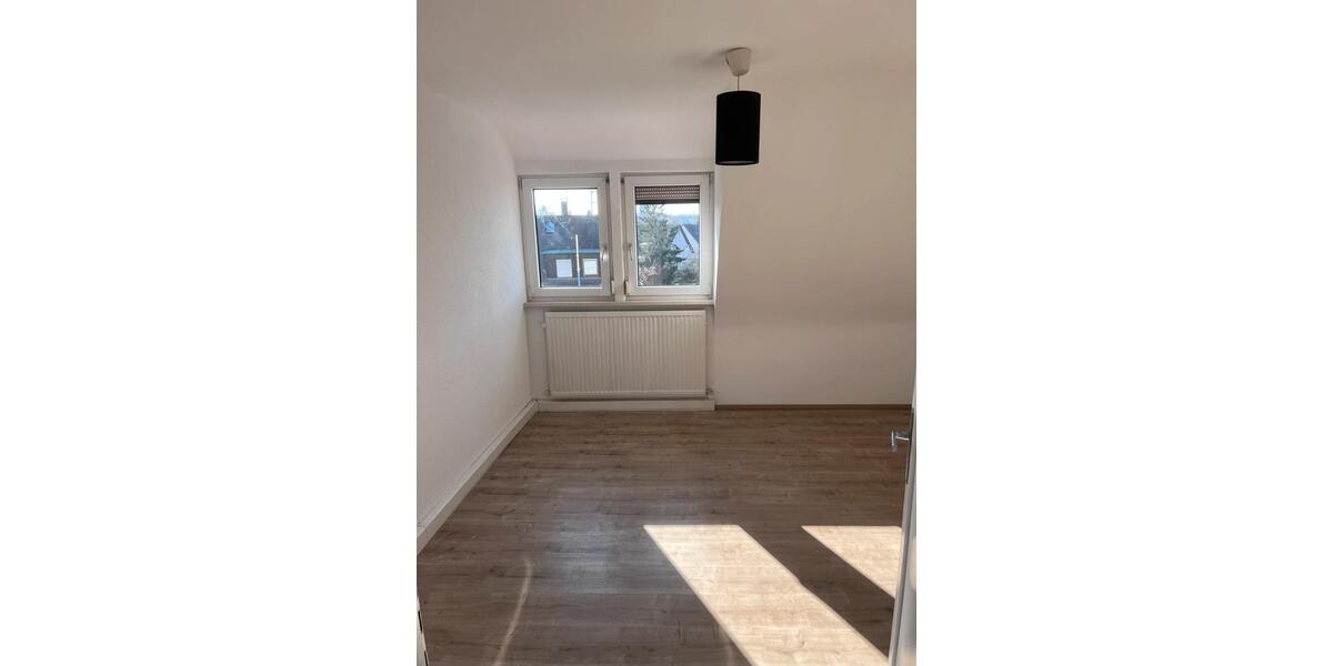 Dachgeschoßwohnung Stuttgart Mühlhausen - 3 Zimmer, 50 m&sup2;, 1.100&euro; | Angebot:25381702