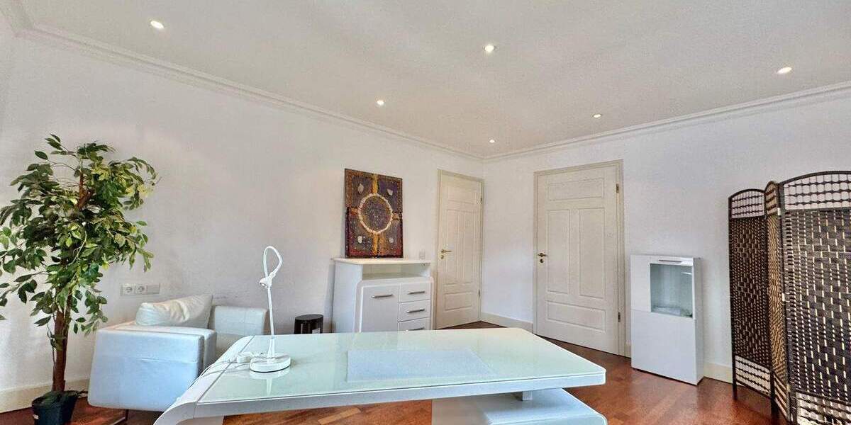 Etagenwohnung Stuttgart Mitte - 5 Zimmer, 130 m&sup2;, 2.340&euro; | Angebot:25704686