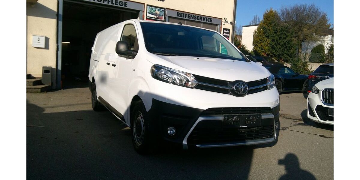 Toyota Proace (Verso) 95.000 km 17.990 &euro; Sindelfingen 71065