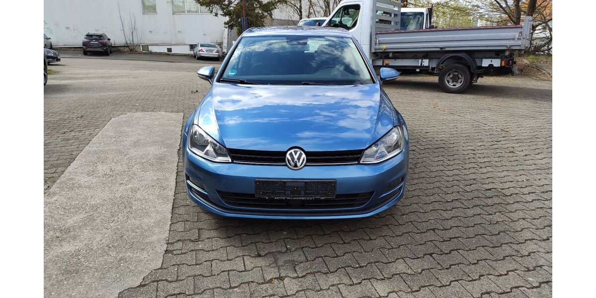 VW Golf 83.000 km 11.890 &euro; Waiblingen-Neustadt 71336