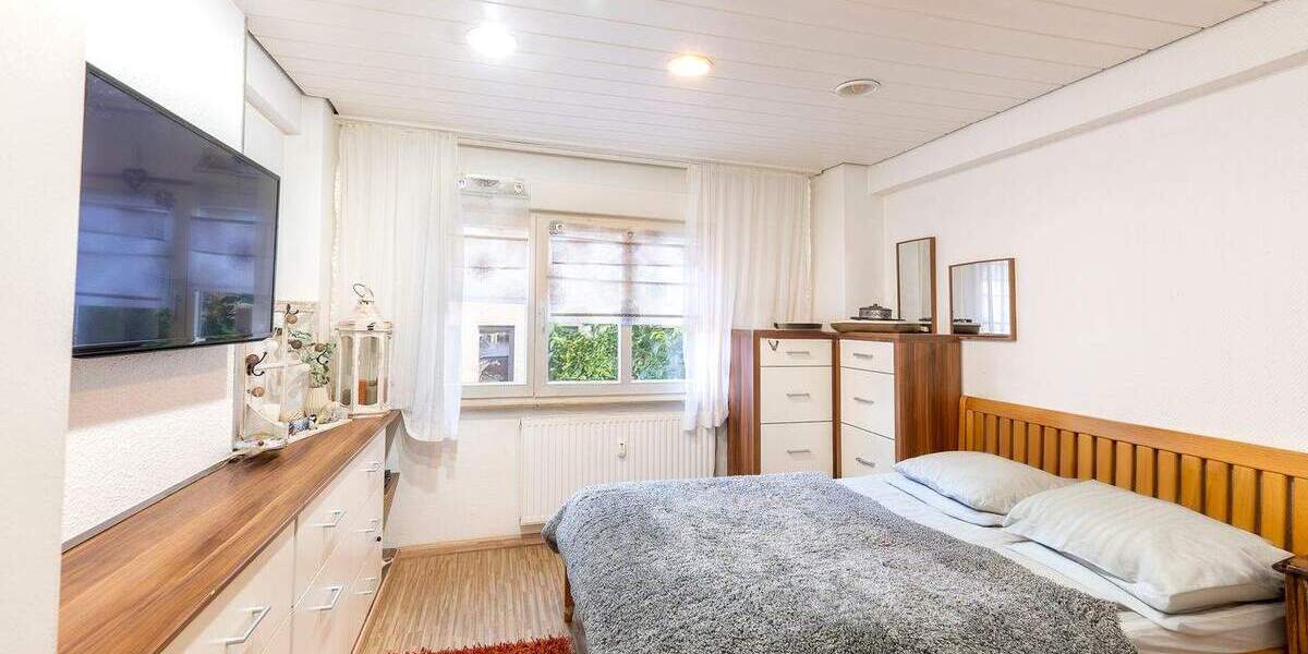 Mehrfamilienhaus, Wohnhaus Marbach am Neckar Marbach - 9 Zimmer, 221 m&sup2;, 598.000&euro; | Angebot:25697954