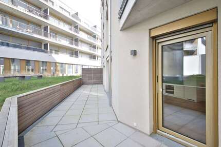 Wohnung Böblingen - 2 Zimmer, 79 m&sup2;, 1.705&euro; | Angebot:25790721